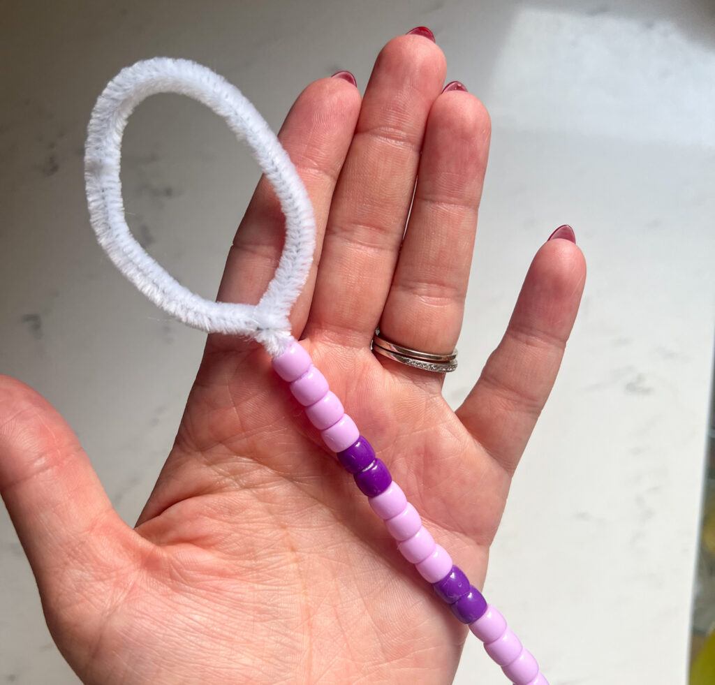 How to Make a Bubble Wand with Pipe Cleaners and Pony Beads